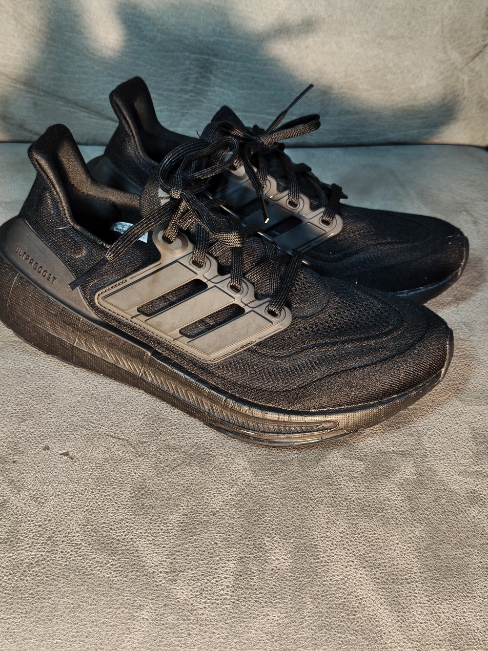 adidas Men’s Black Running Sneakers with Supportive Cage